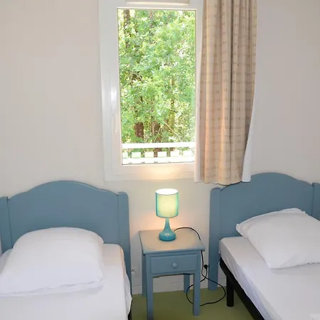 Maison Avec 3 Et Piscine Proche De La *