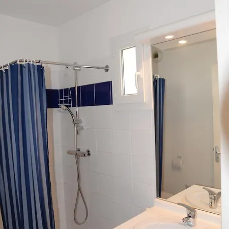 Prázdninový dům Maison Avec 3 Et Piscine Proche De La