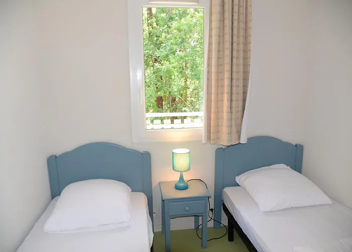 Maison Avec 3 Et Piscine Proche De La *